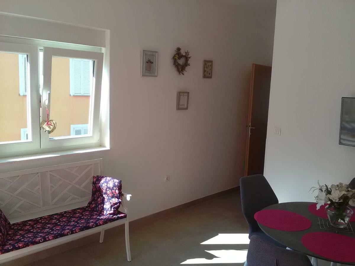 Podvrsina1A Rosa Villa Preko Luaran gambar